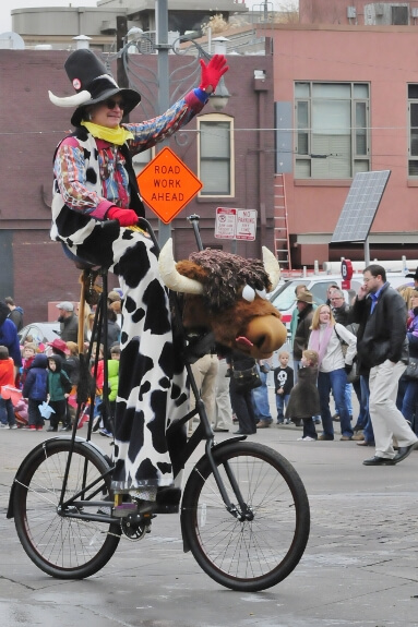 Many thanks to Kevin Miller Photography for this photo of Cowboy Stretch on his trusty steed, Meals on Wheels..