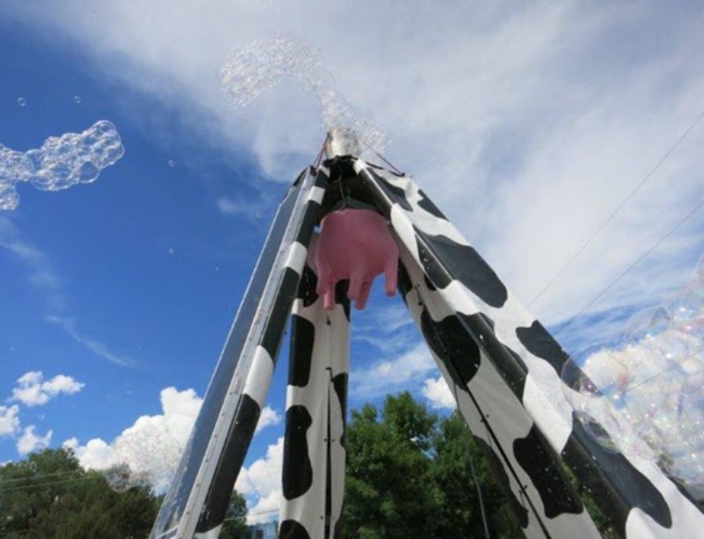 Nebraska State Fair Giant Puppets in the wind! Stilts on the ground